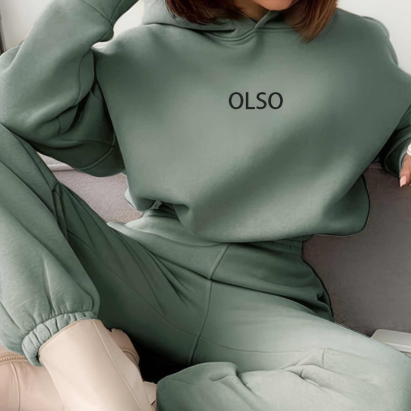 Conjunto Casual para Mujer – Sudadera con Estampado de Letras y Pantalón a Juego